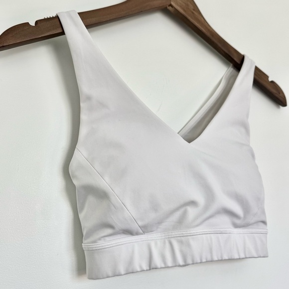 Size 4 Lululemon White Envital Sports Bra B/C Cup Cross back with Padding Pads - Picture 13 of 13